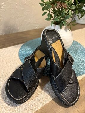 Thom McAn Women’s Blackish brown Leather Crisscross Slide Sandals - Women